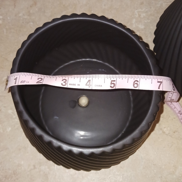 Brand New 2 Pack Matte Black Stylish Planters - Picture 6 of 9